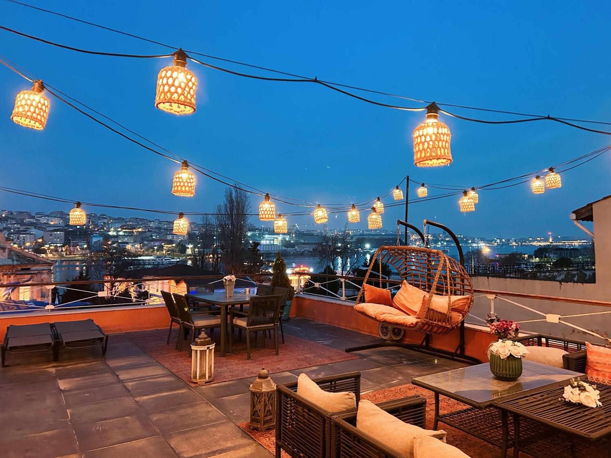 Waterfront Apartment By The Tram - Terrace With Dome & Golden Horn View In Fatih Istanbul Exterior photo