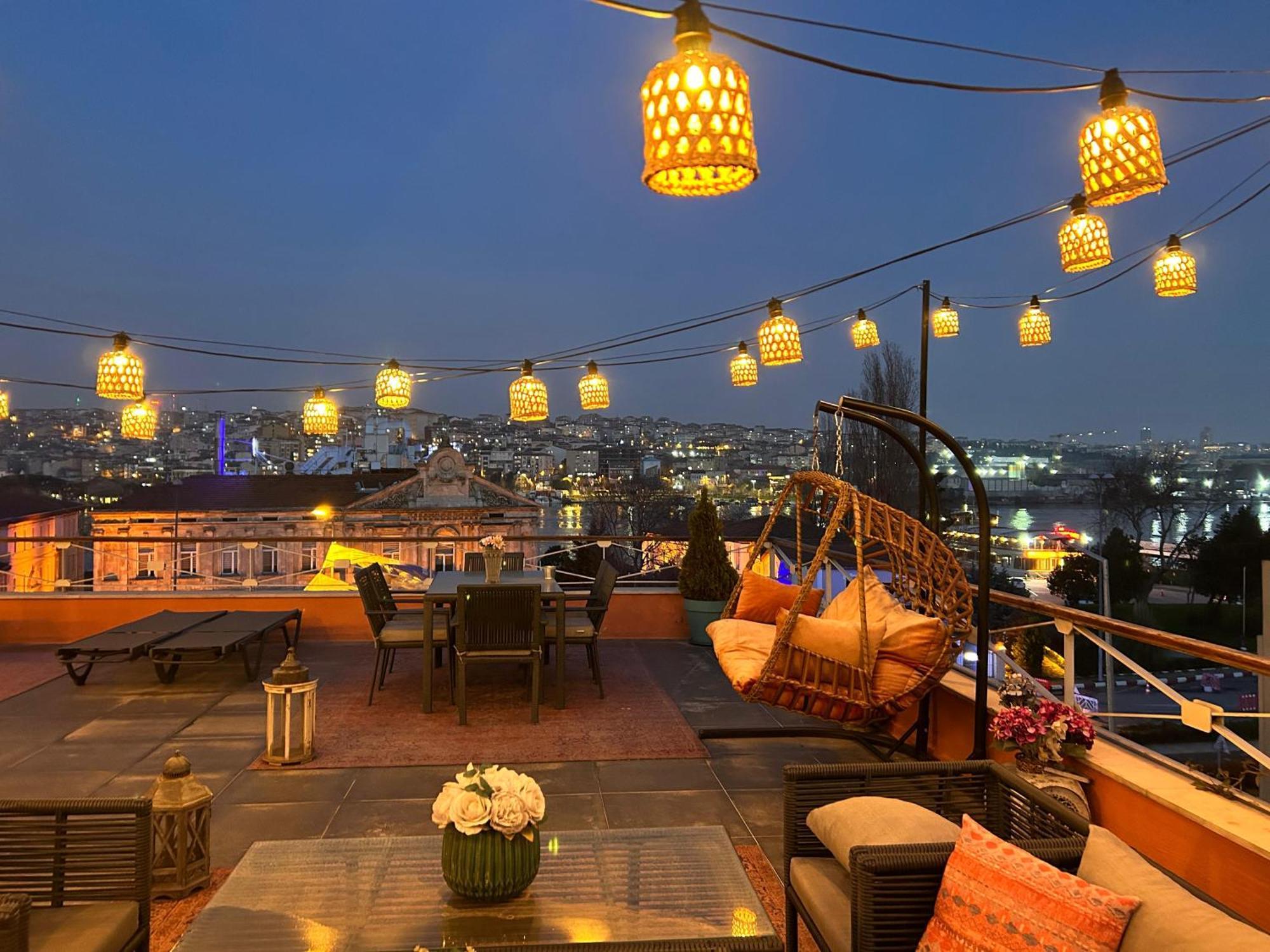 Waterfront Apartment By The Tram - Terrace With Dome & Golden Horn View In Fatih Istanbul Exterior photo