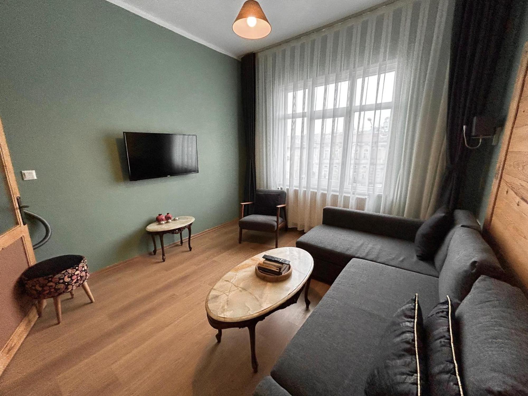 Waterfront Apartment By The Tram - Terrace With Dome & Golden Horn View In Fatih Istanbul Exterior photo
