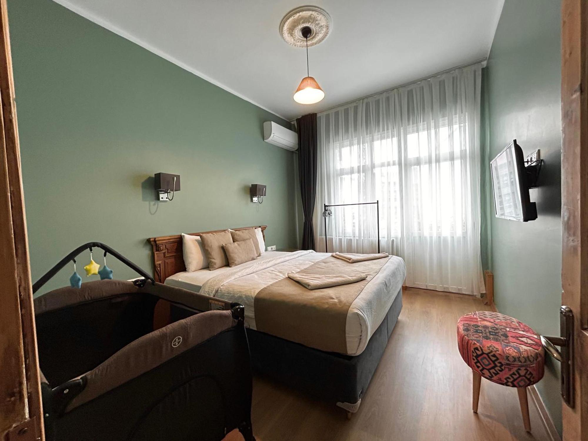Waterfront Apartment By The Tram - Terrace With Dome & Golden Horn View In Fatih Istanbul Exterior photo