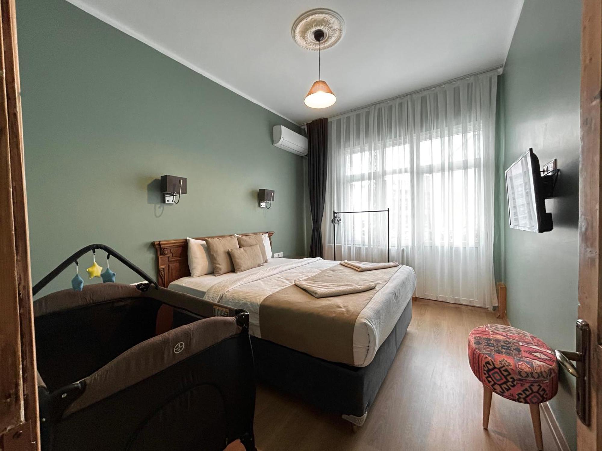 Waterfront Apartment By The Tram - Terrace With Dome & Golden Horn View In Fatih Istanbul Exterior photo