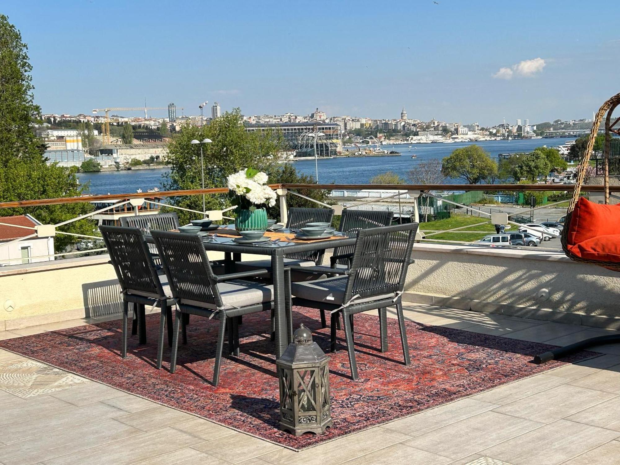 Waterfront Apartment By The Tram - Terrace With Dome & Golden Horn View In Fatih Istanbul Exterior photo