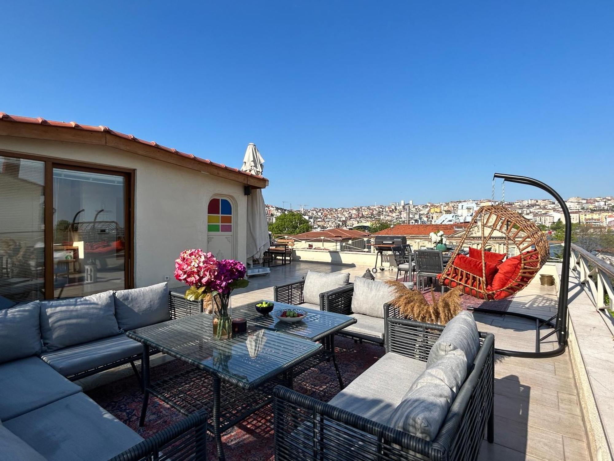 Waterfront Apartment By The Tram - Terrace With Dome & Golden Horn View In Fatih Istanbul Exterior photo